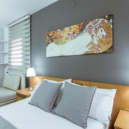 Two Bedroom Townhouse Within 10Min Walk From Beach Barcellona Esterno foto