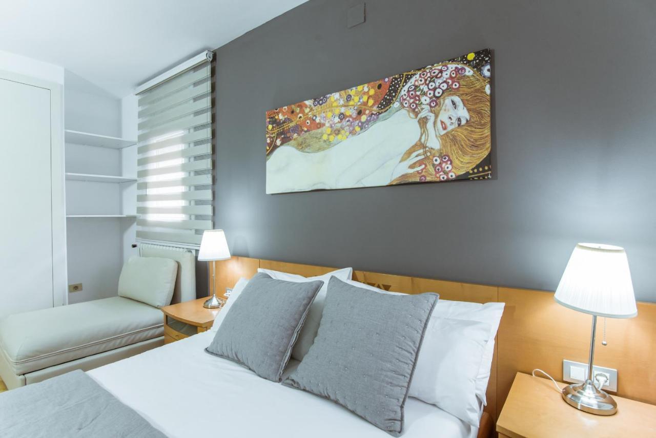 Two Bedroom Townhouse Within 10Min Walk From Beach Barcellona Esterno foto