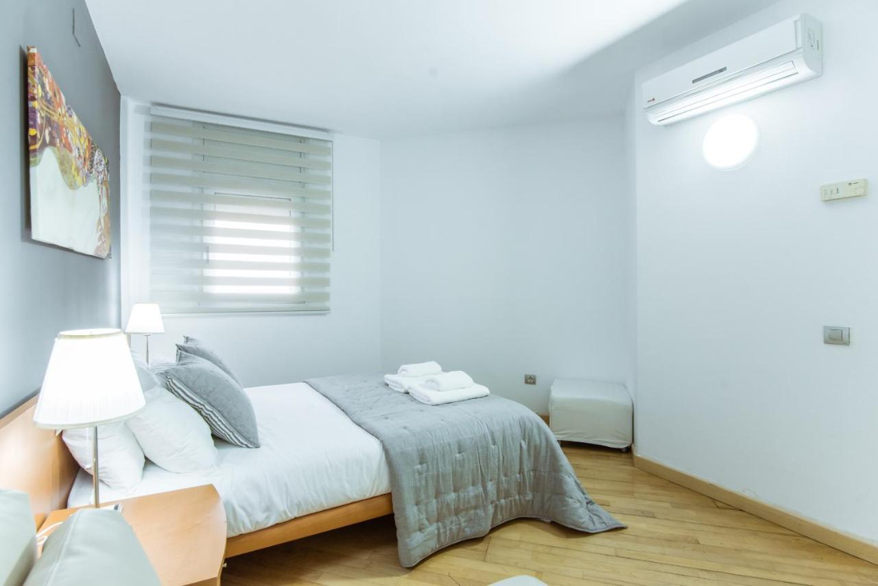 Two Bedroom Townhouse Within 10Min Walk From Beach Barcellona Esterno foto